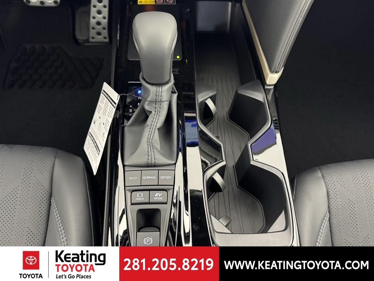 Toyota Camry Hybrid XLE 2026