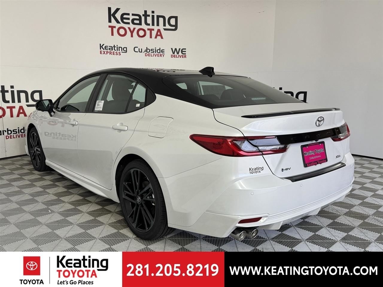 Toyota Camry Hybrid XLE 2026