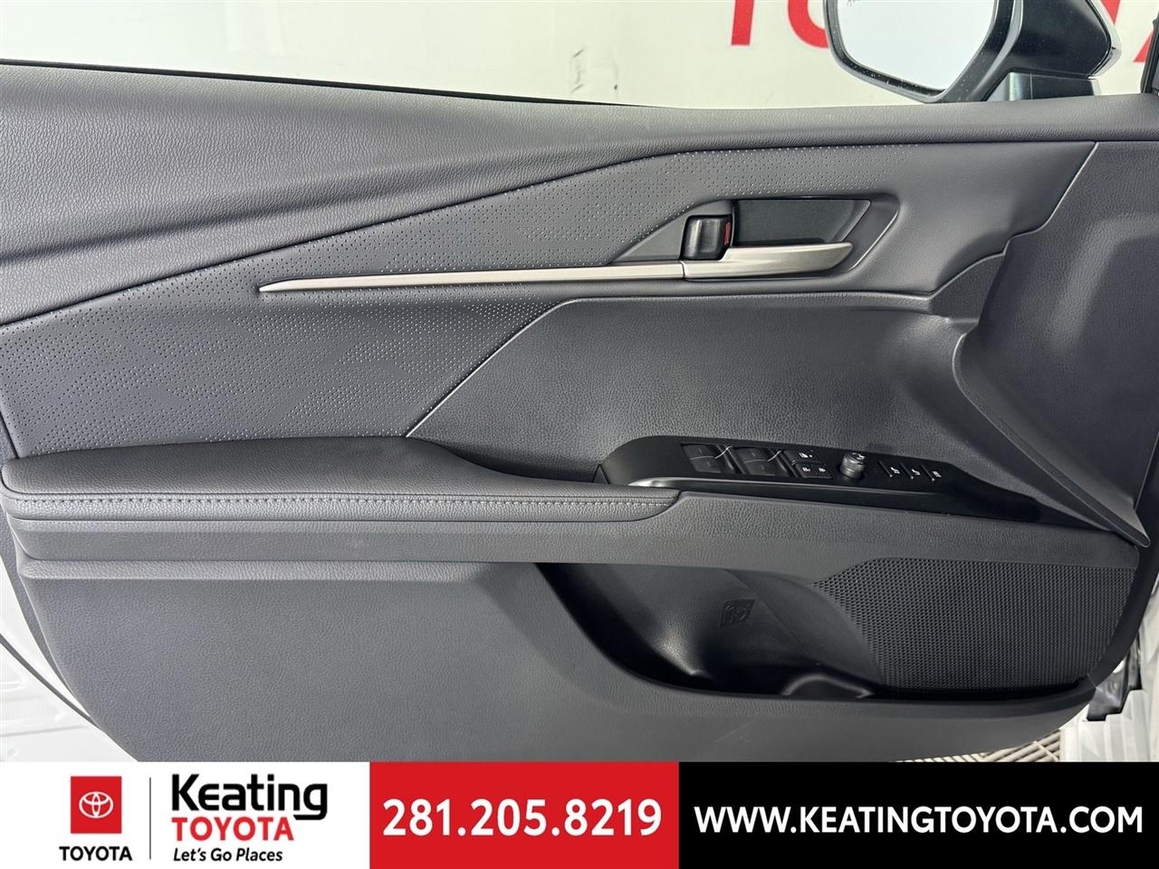 Toyota Camry Hybrid XLE 2026