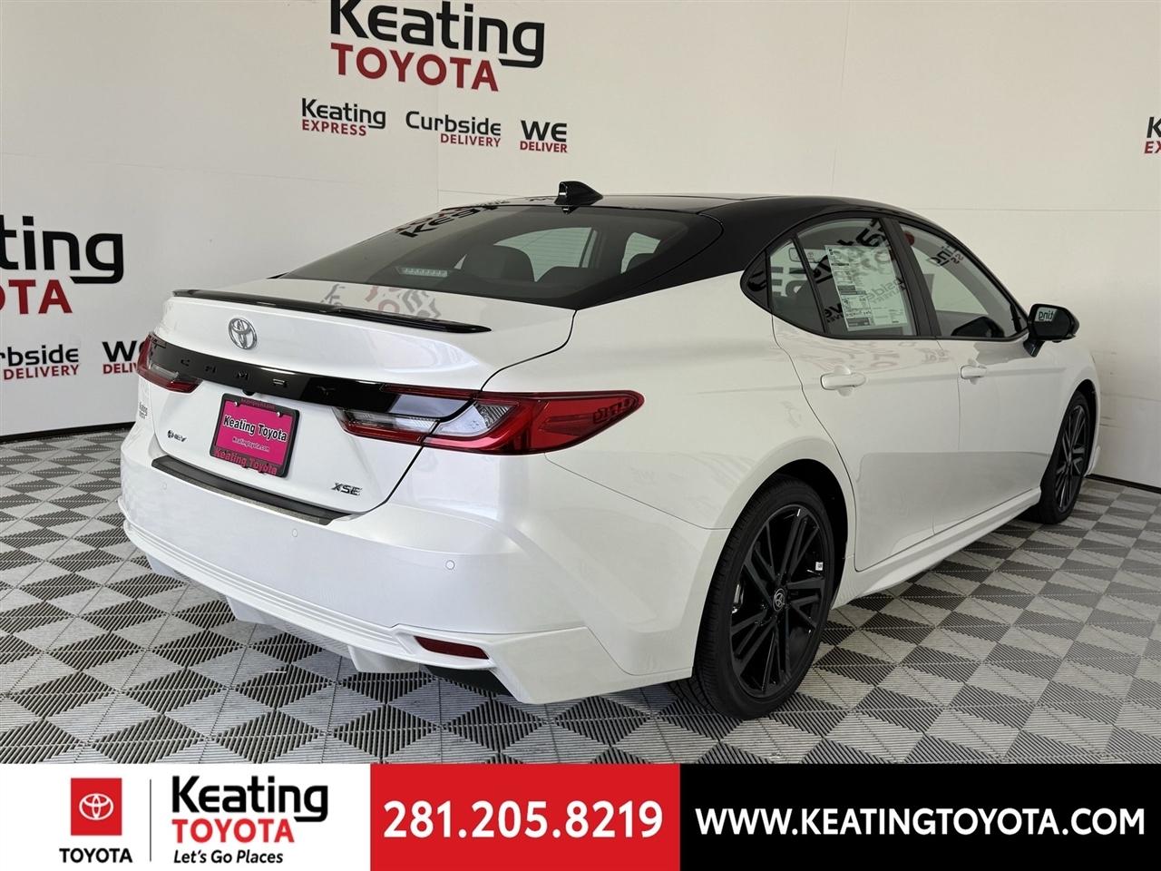 Toyota Camry Hybrid XLE 2026