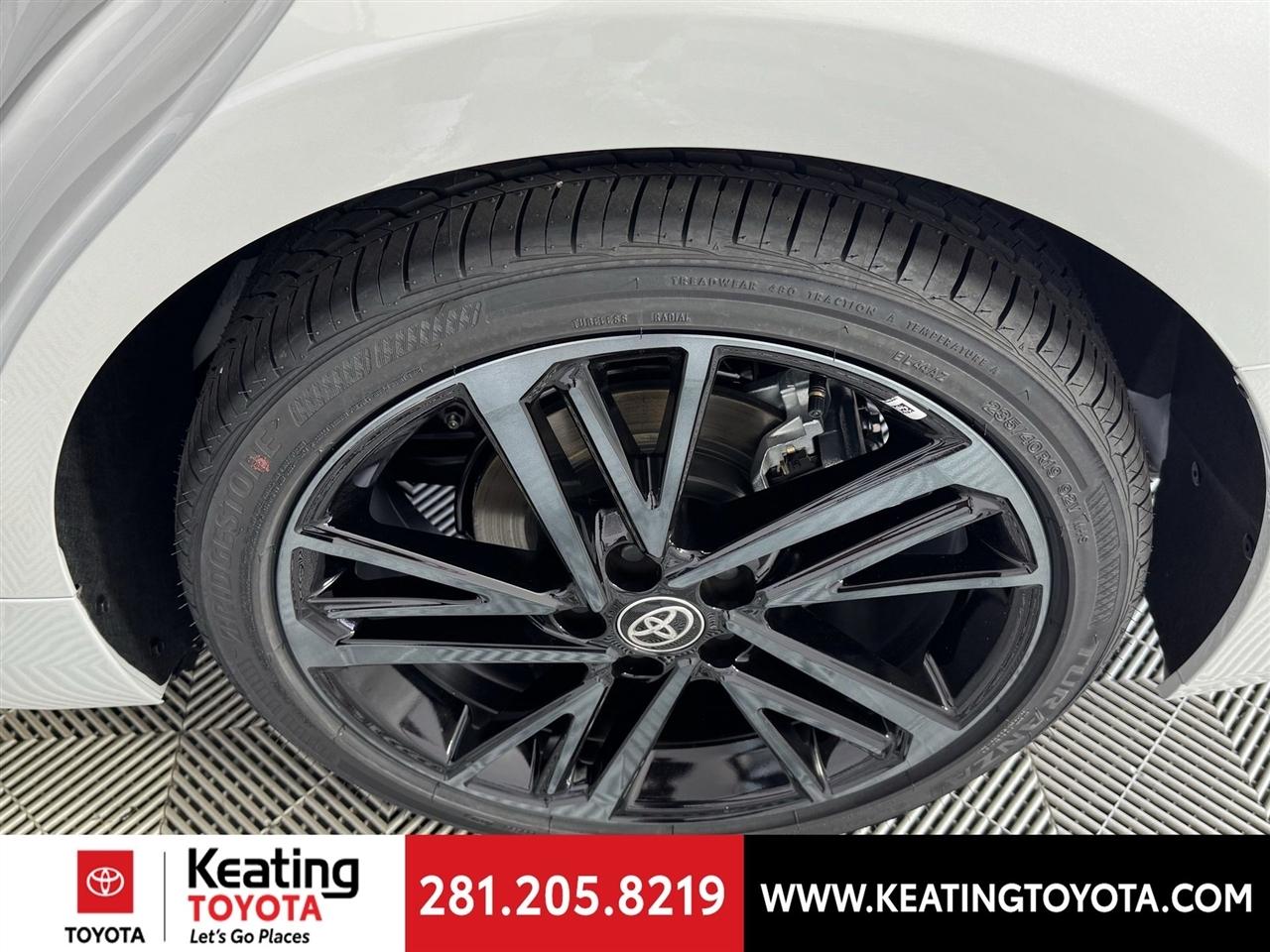 Toyota Camry Hybrid XLE 2026