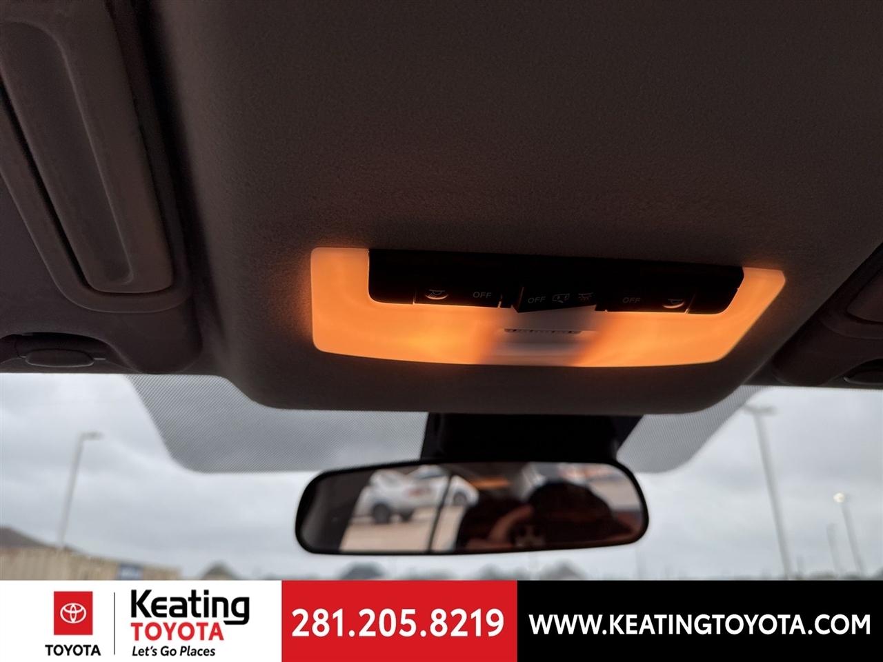 Nissan Versa SV 2025