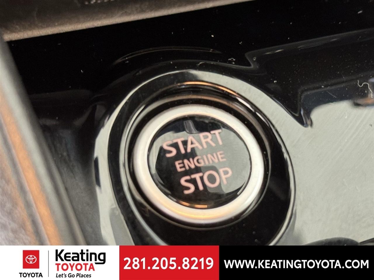 Nissan Versa SV 2025