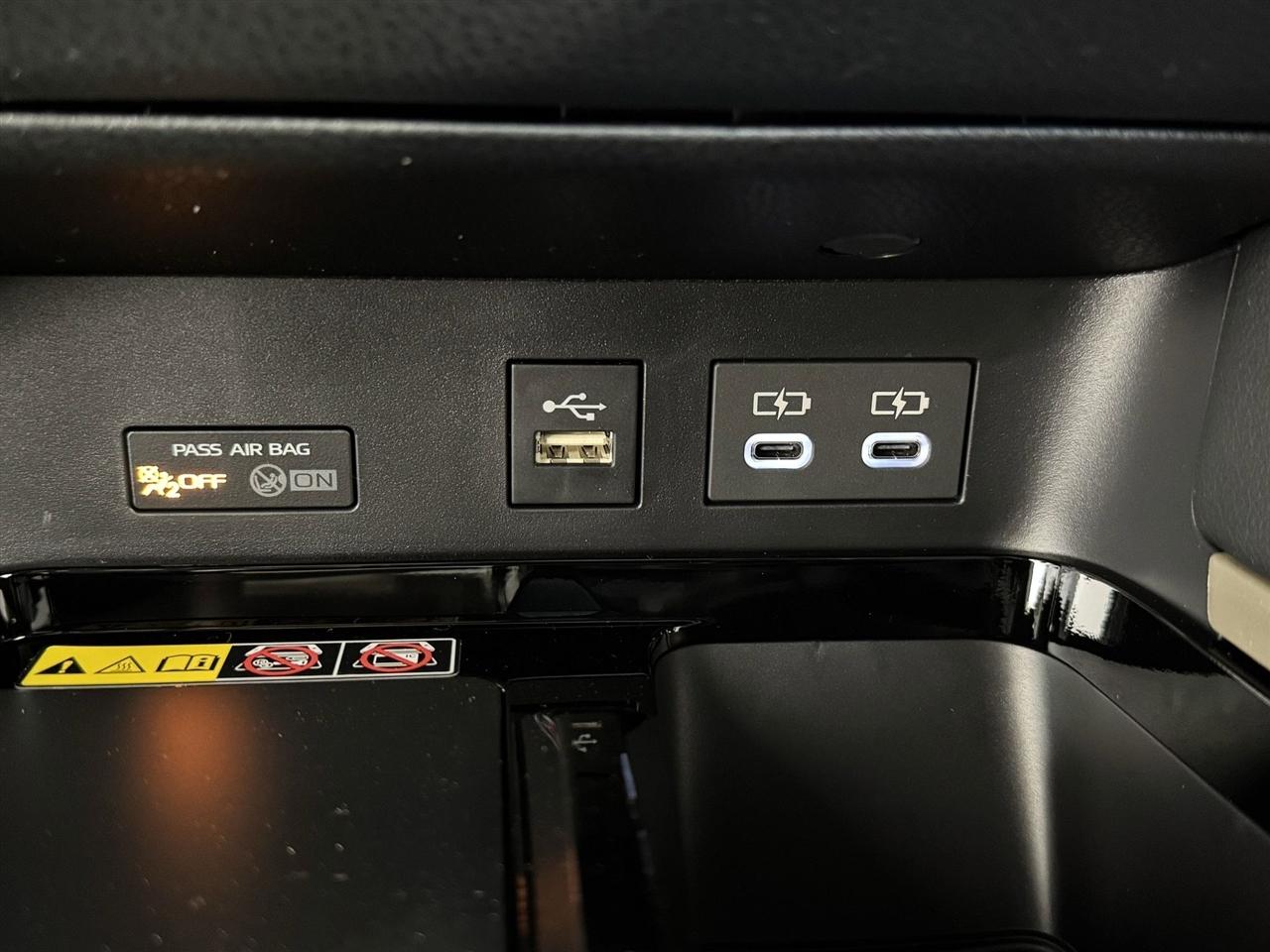 Toyota Camry Hybrid XLE 2026