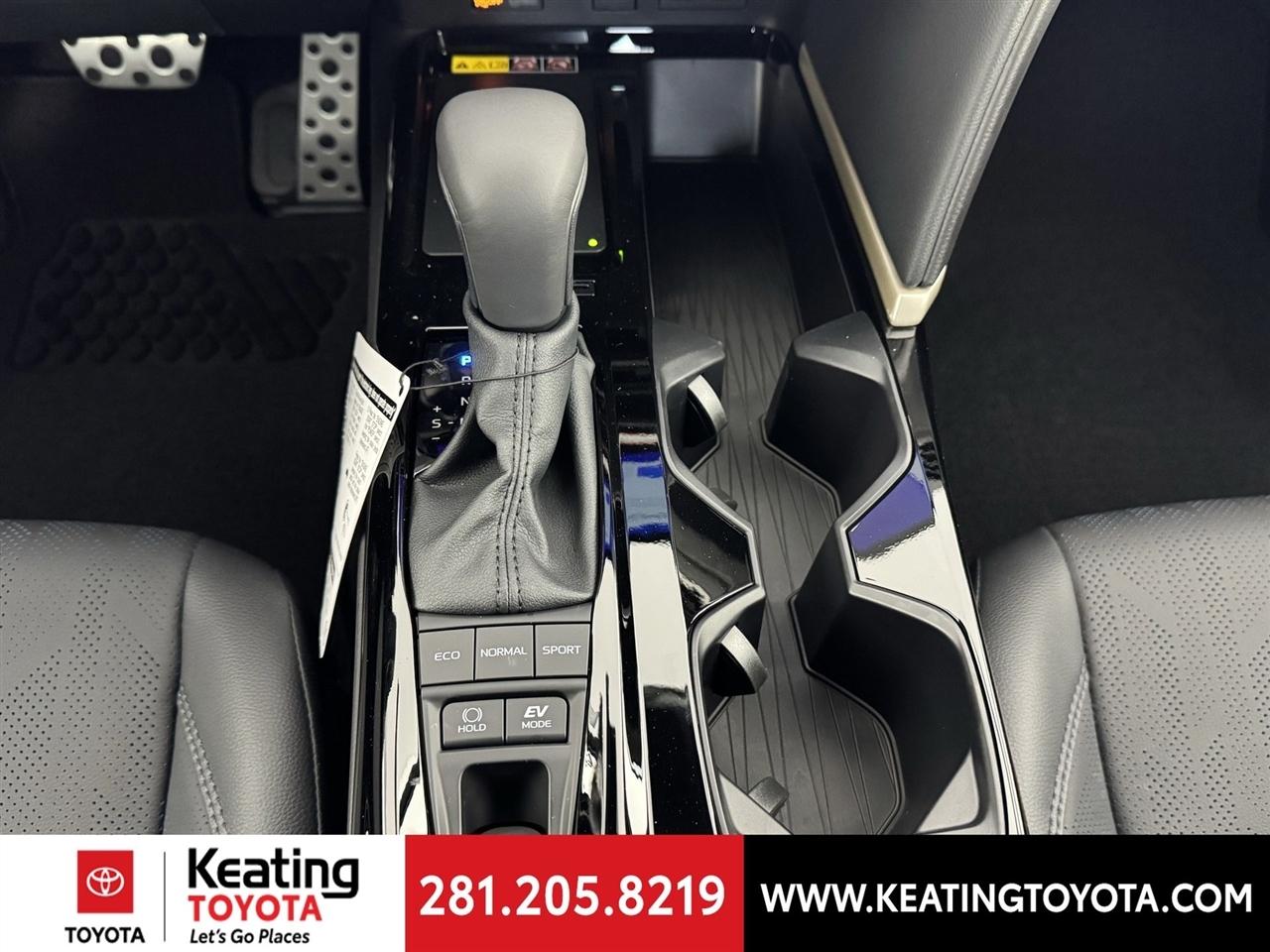 Toyota Camry Hybrid XLE 2026