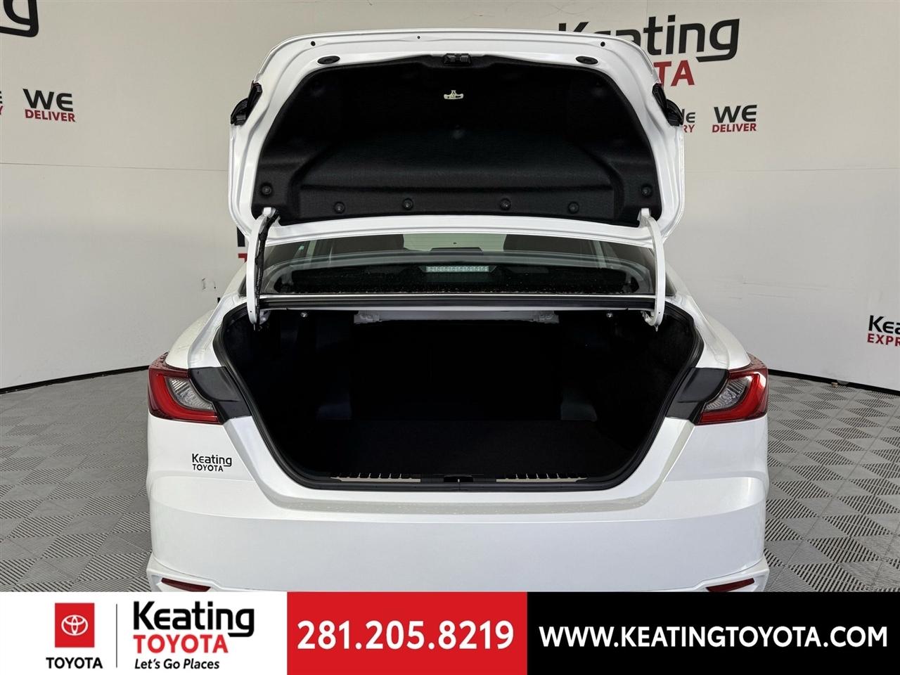 Toyota Camry Hybrid XLE 2026