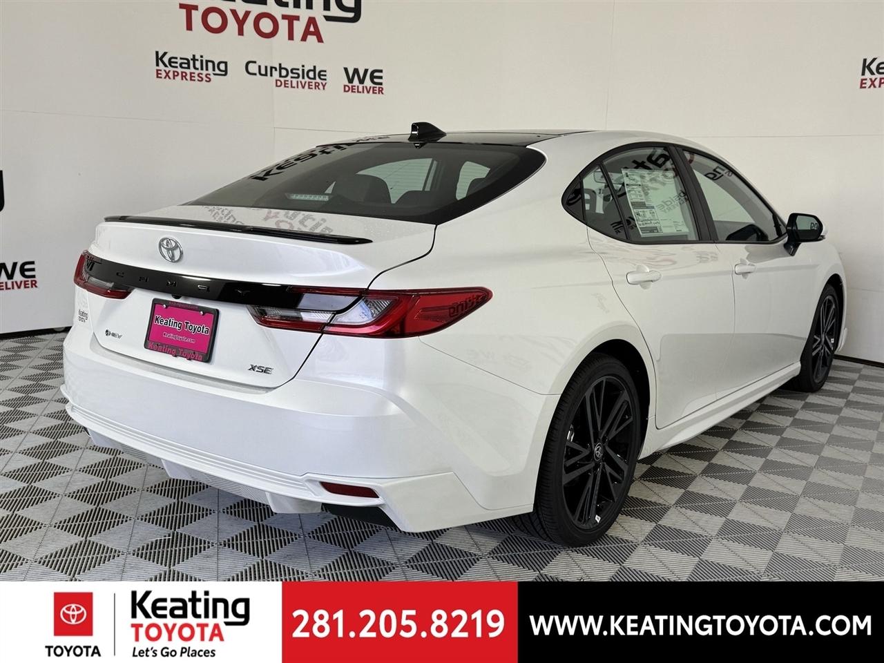 Toyota Camry Hybrid XLE 2026