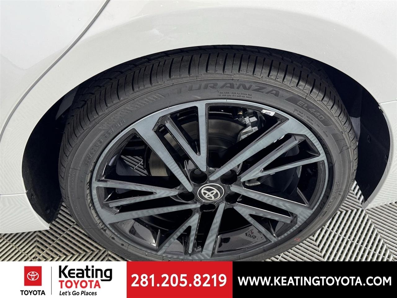 Toyota Camry Hybrid XLE 2026