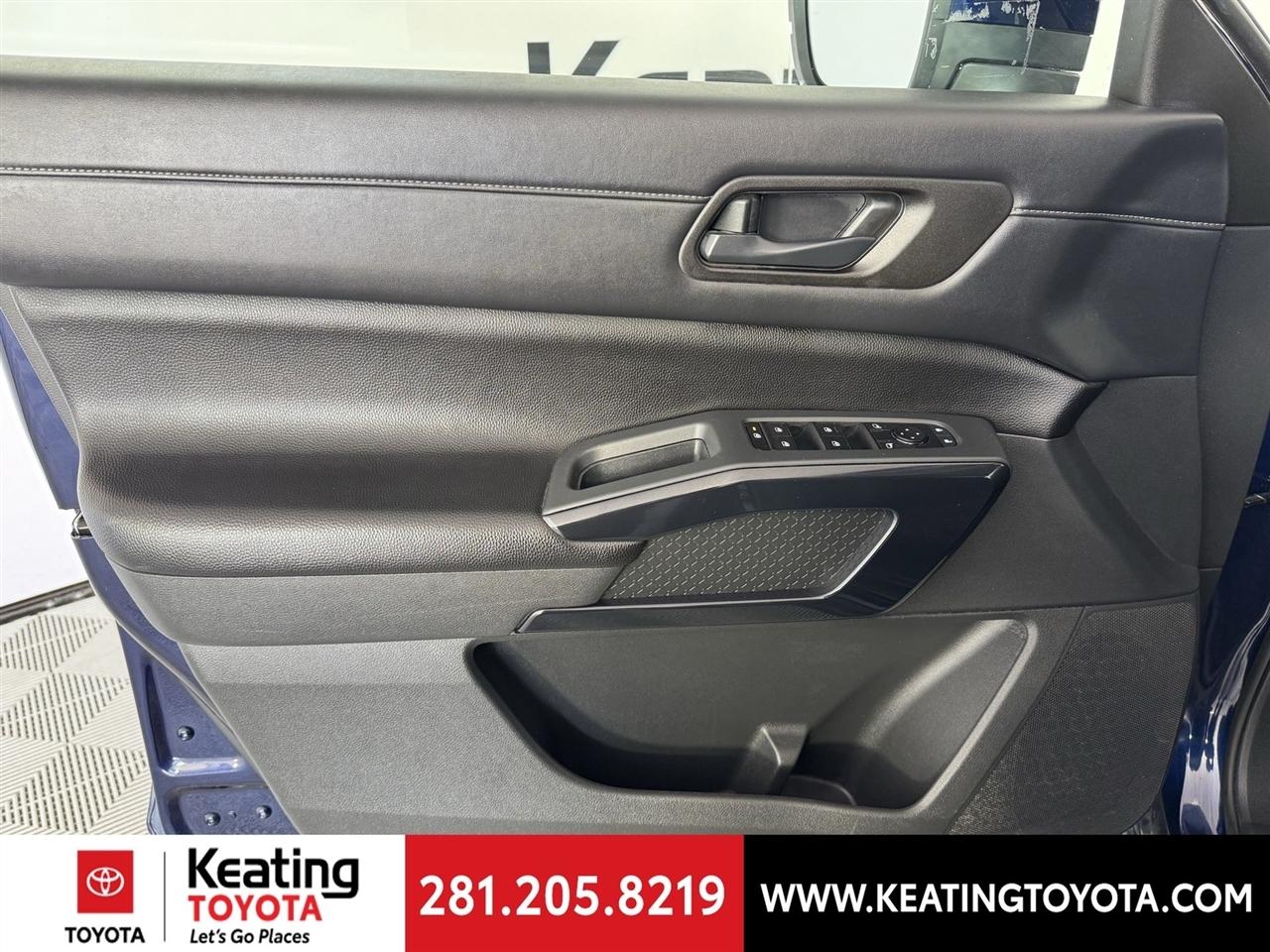 Nissan Pathfinder SV 4WD 2024