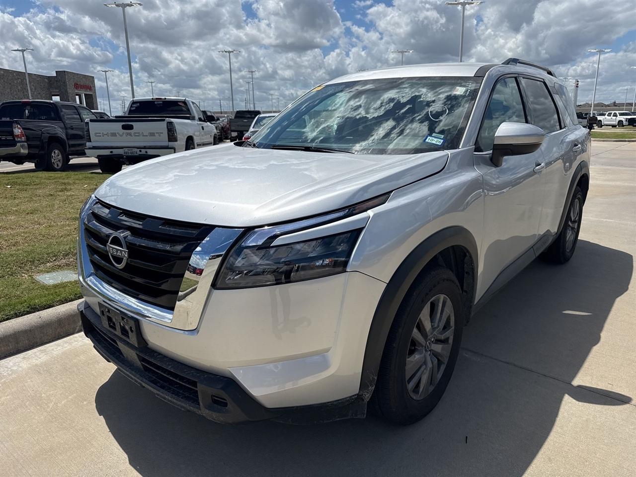 Nissan Pathfinder SV 2025