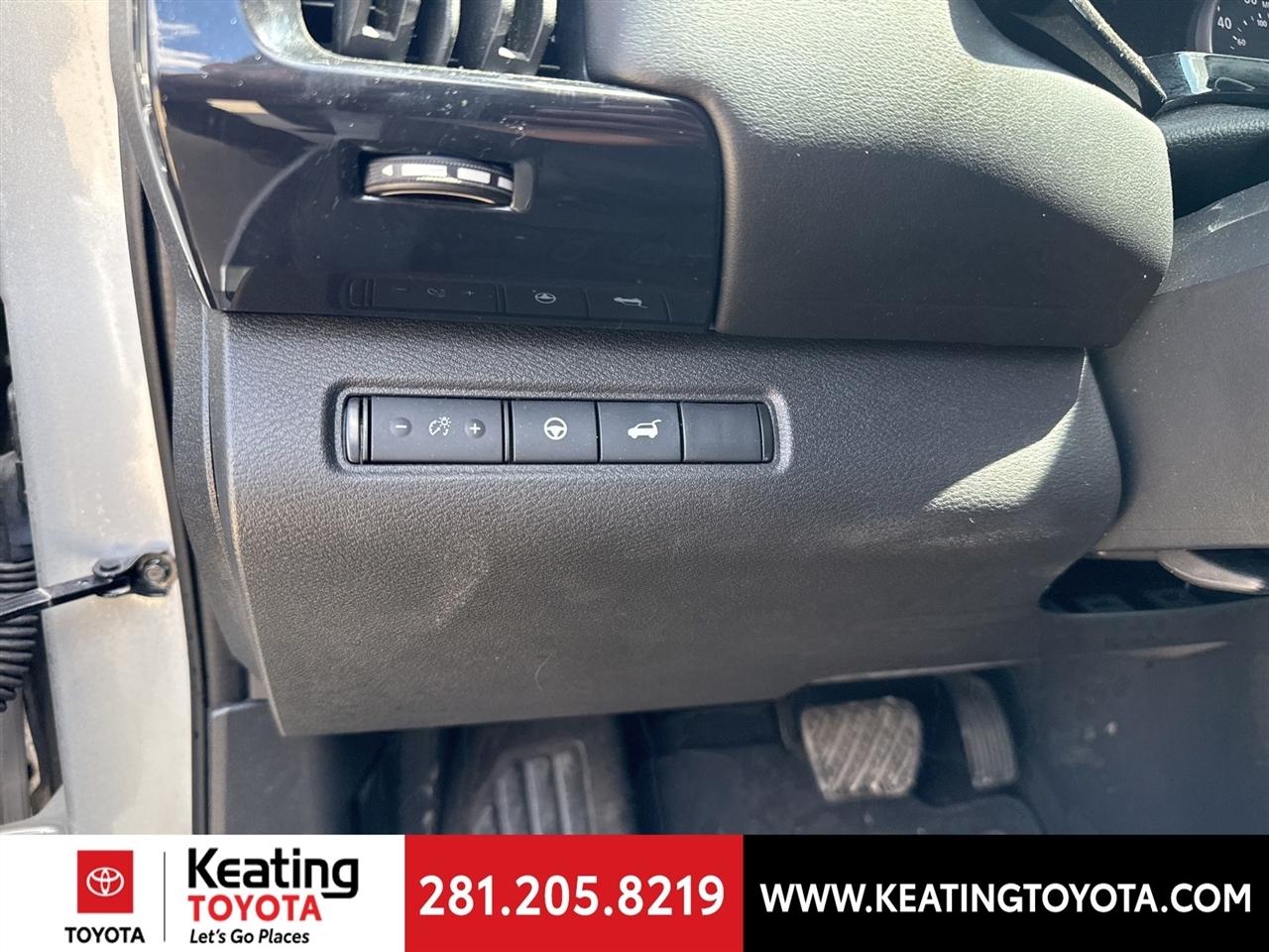 Nissan Pathfinder SV 2025