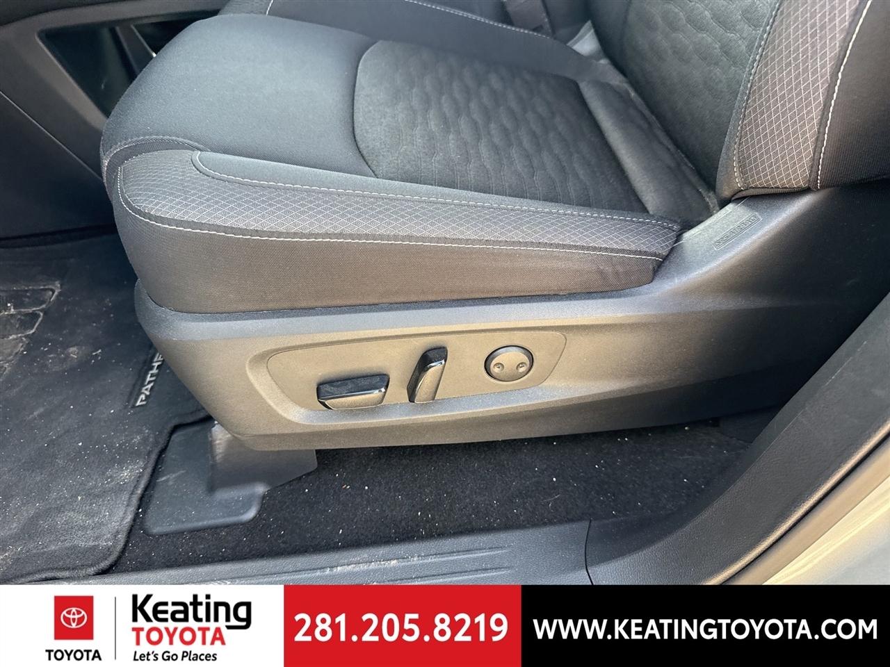 Nissan Pathfinder SV 2025