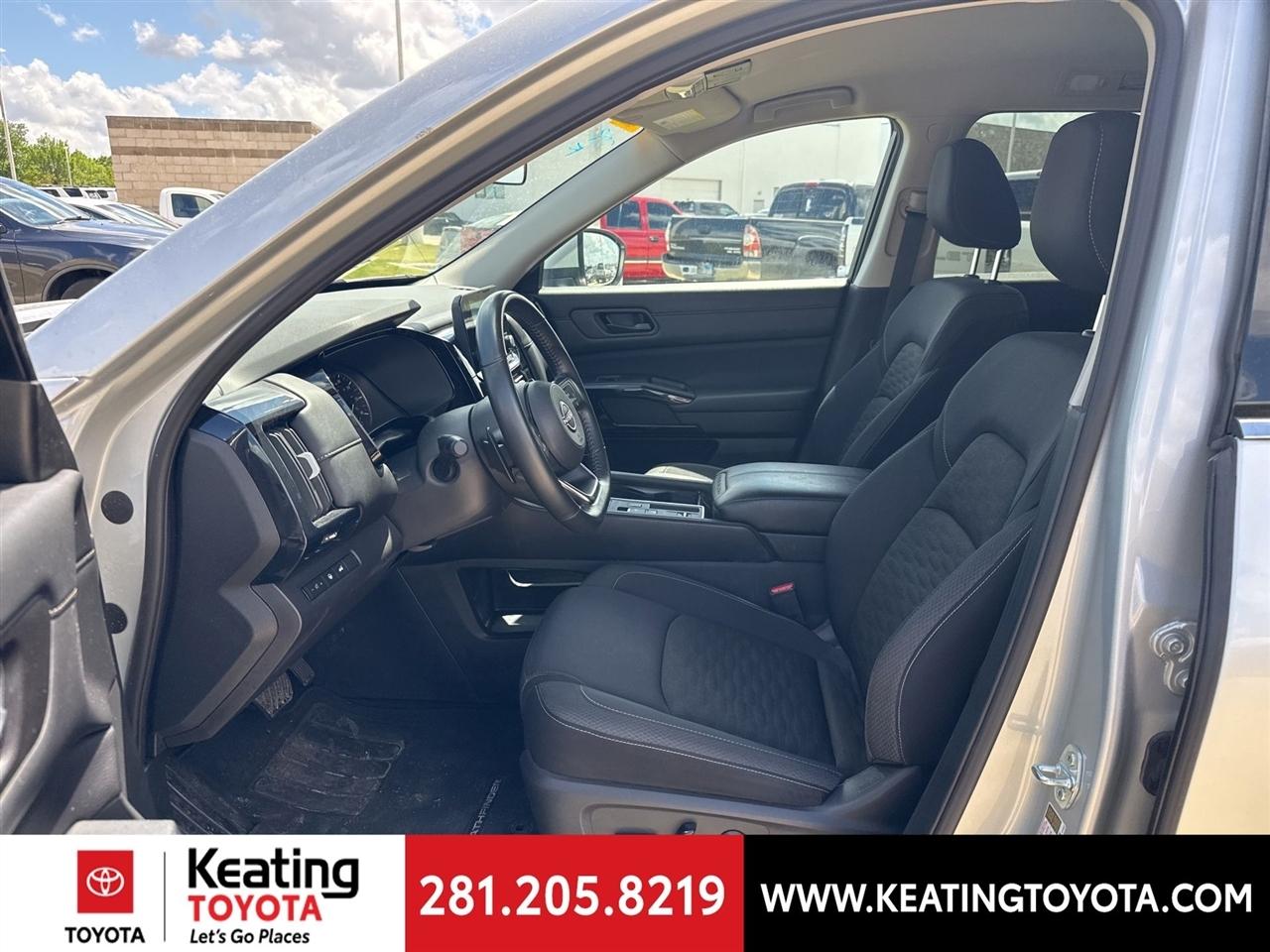 Nissan Pathfinder SV 2025