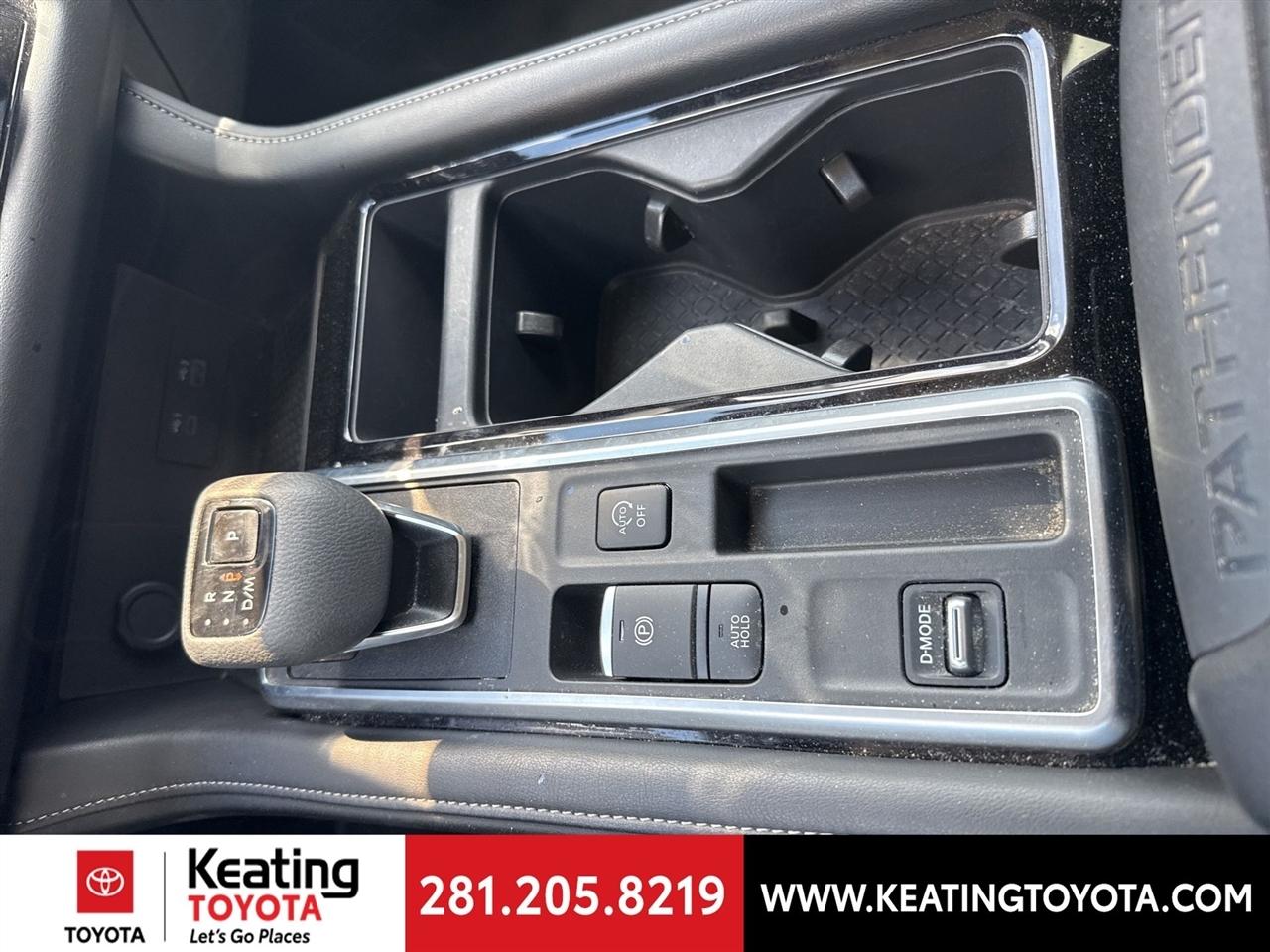 Nissan Pathfinder SV 2025