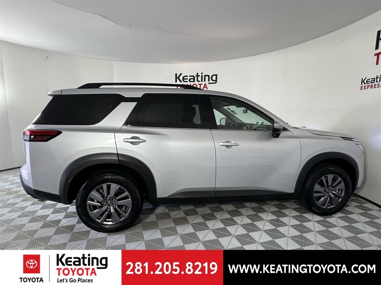 Nissan Pathfinder SV 2025