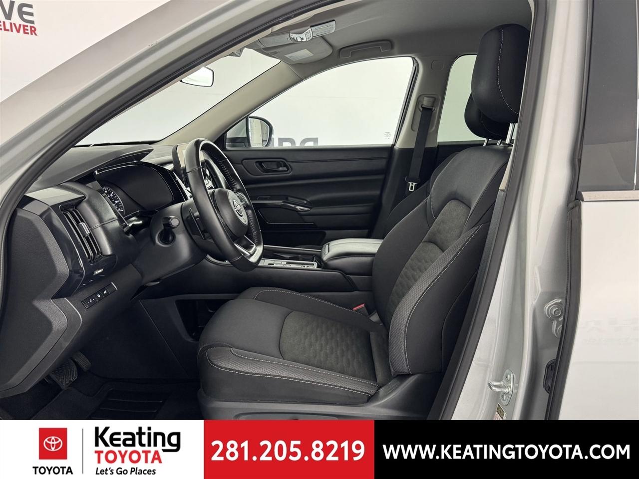 Nissan Pathfinder SV 2025