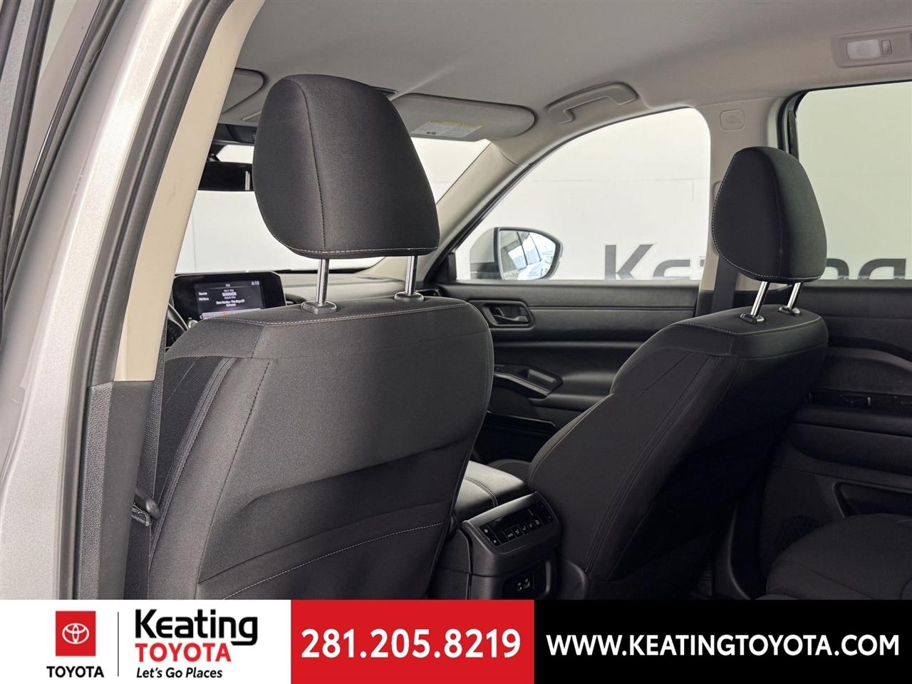 Nissan Pathfinder SV 2025