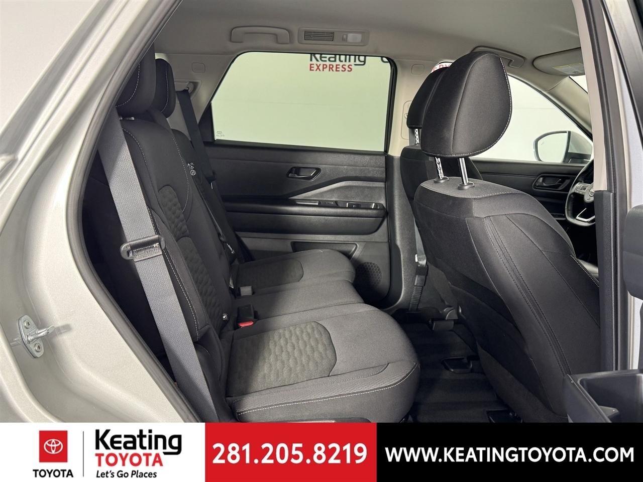 Nissan Pathfinder SV 2025