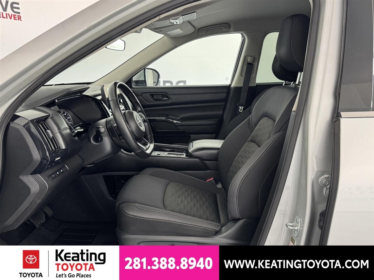 Nissan Pathfinder SV 2025