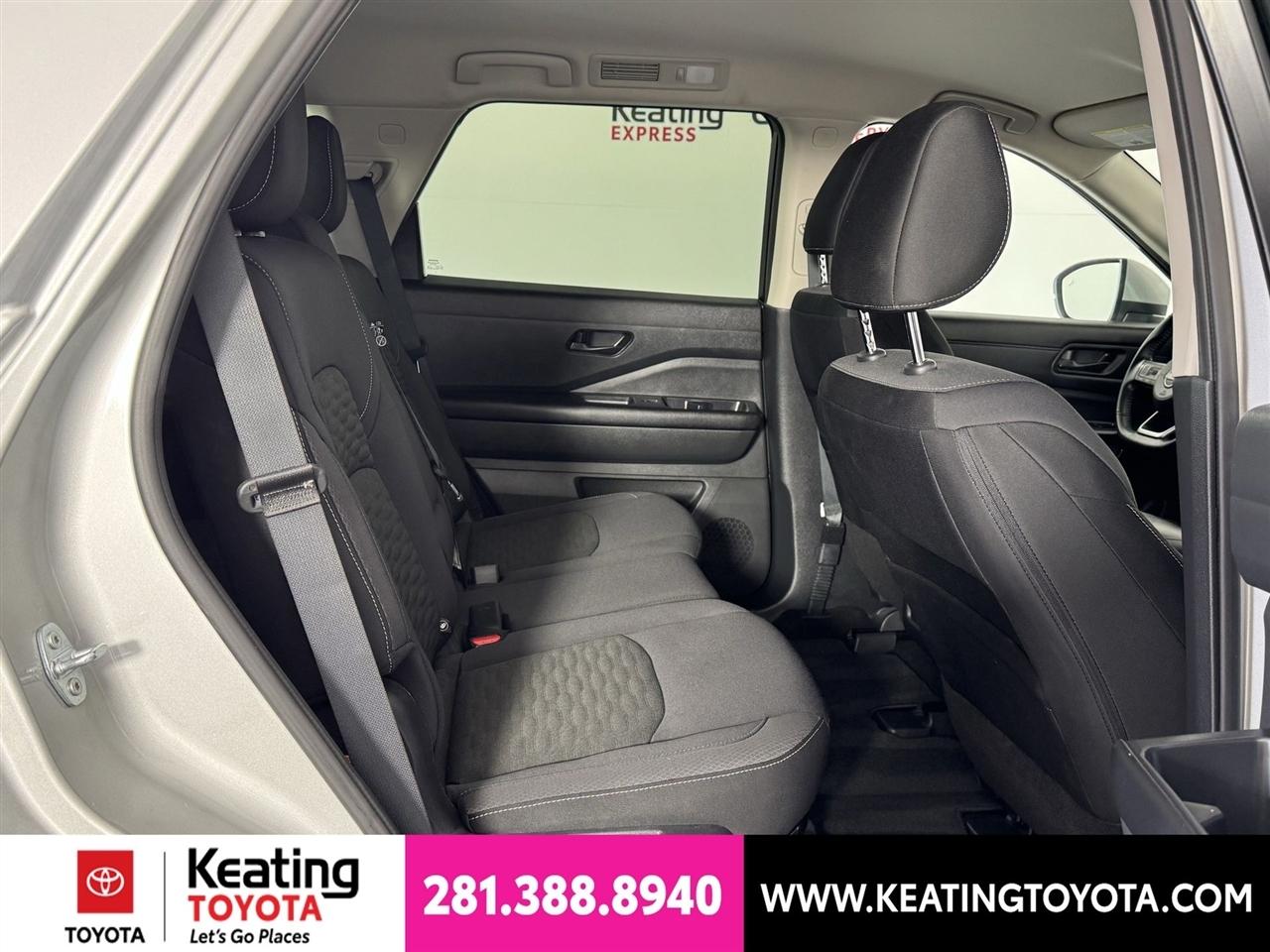 Nissan Pathfinder SV 2025