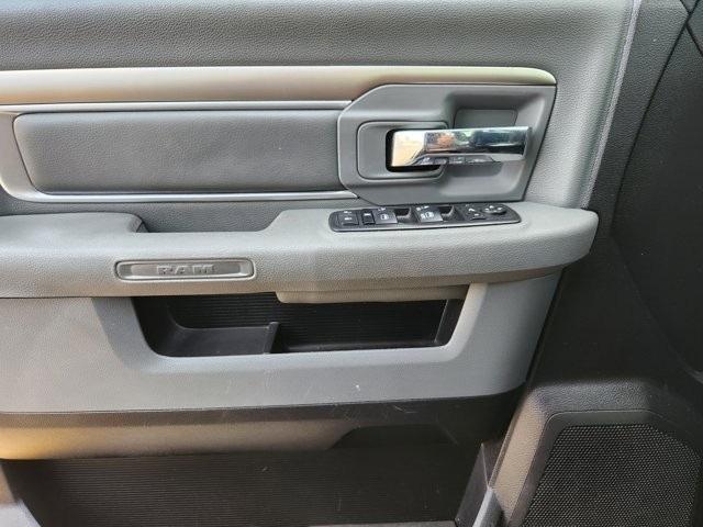 RAM 1500 SLT Crew Cab SWB 2WD 2016