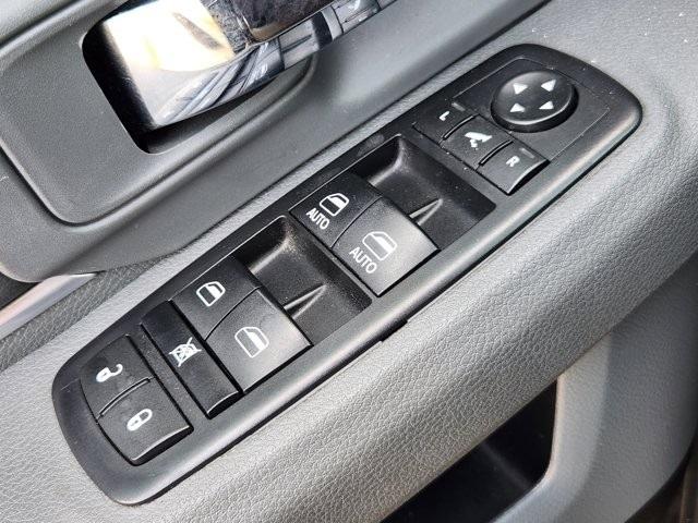 RAM 1500 SLT Crew Cab SWB 2WD 2016