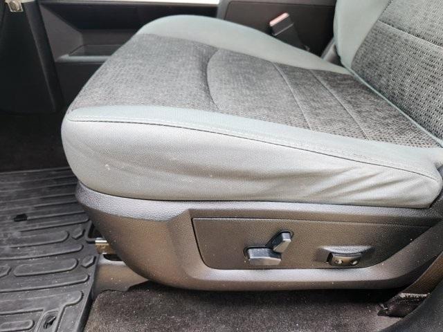 RAM 1500 SLT Crew Cab SWB 2WD 2016