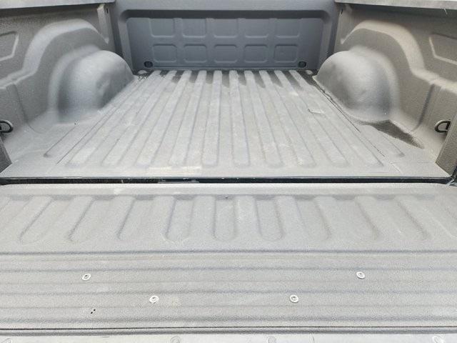 RAM 1500 SLT Crew Cab SWB 2WD 2016