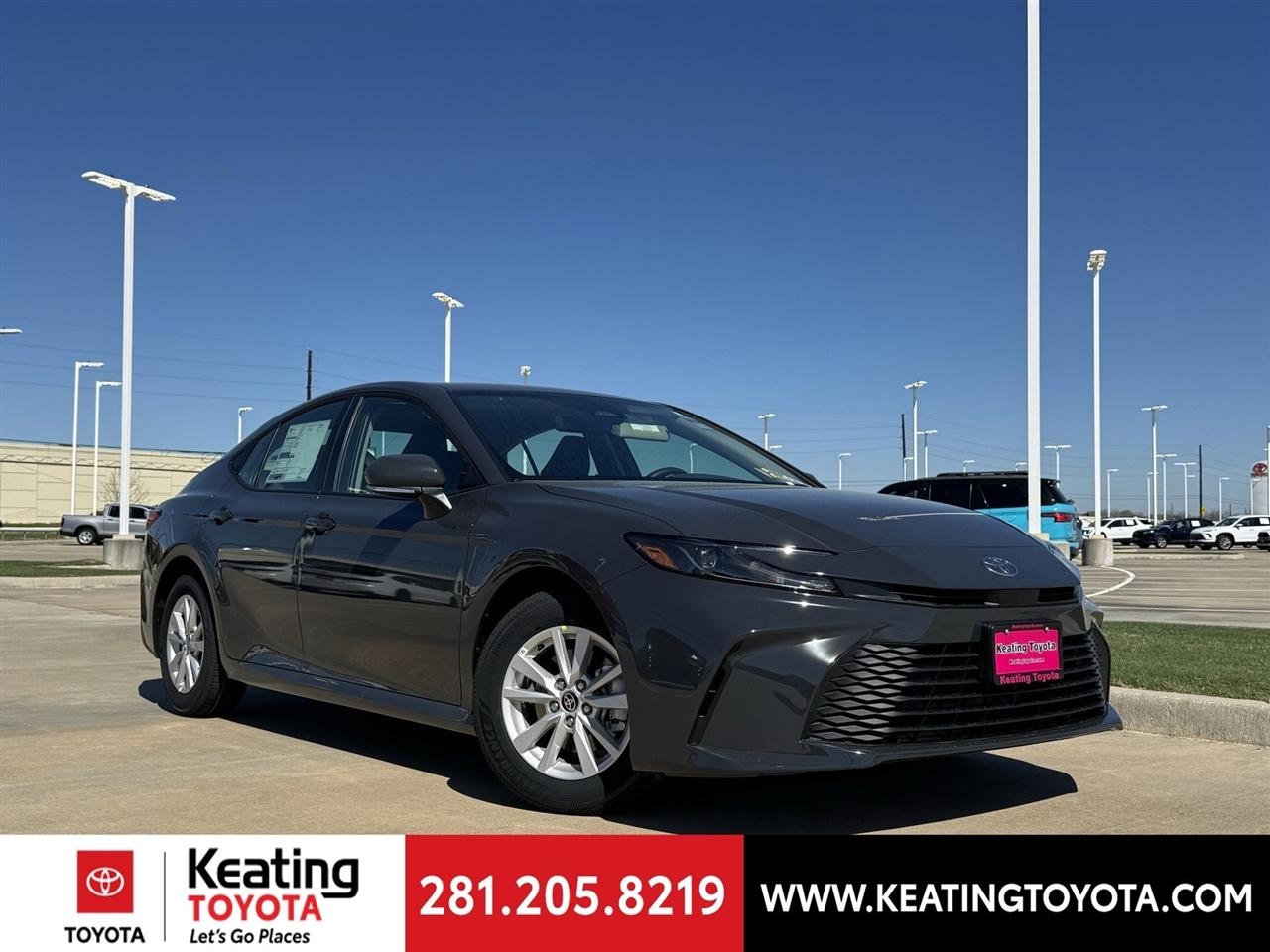 Toyota Camry Hybrid XLE 2026