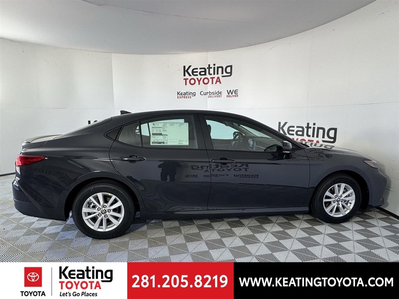 Toyota Camry Hybrid XLE 2026