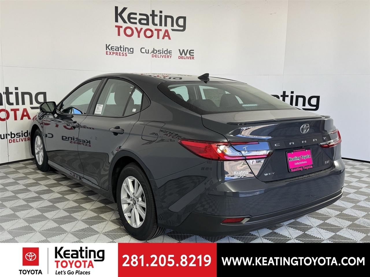 Toyota Camry Hybrid XLE 2026