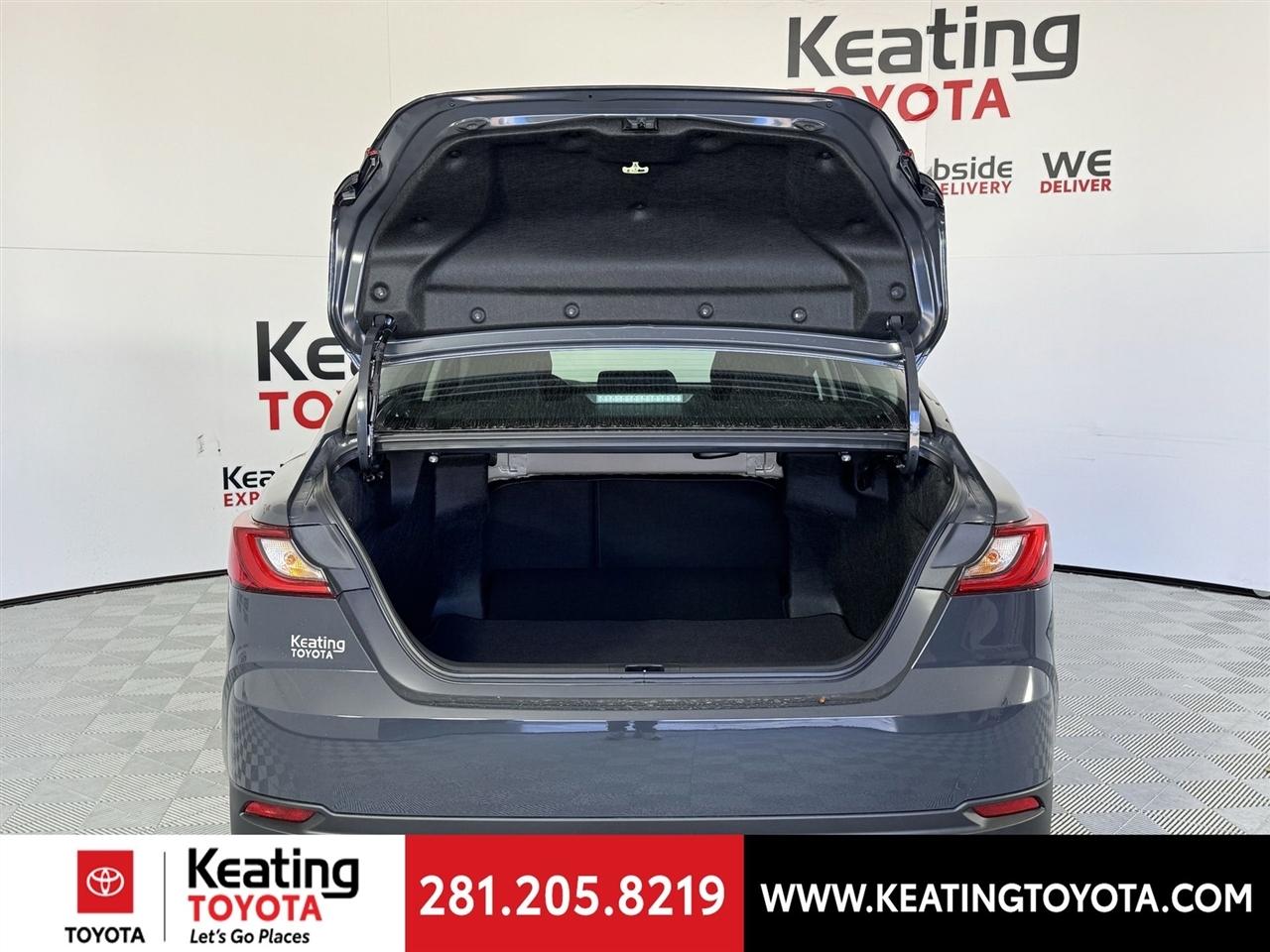 Toyota Camry Hybrid XLE 2026