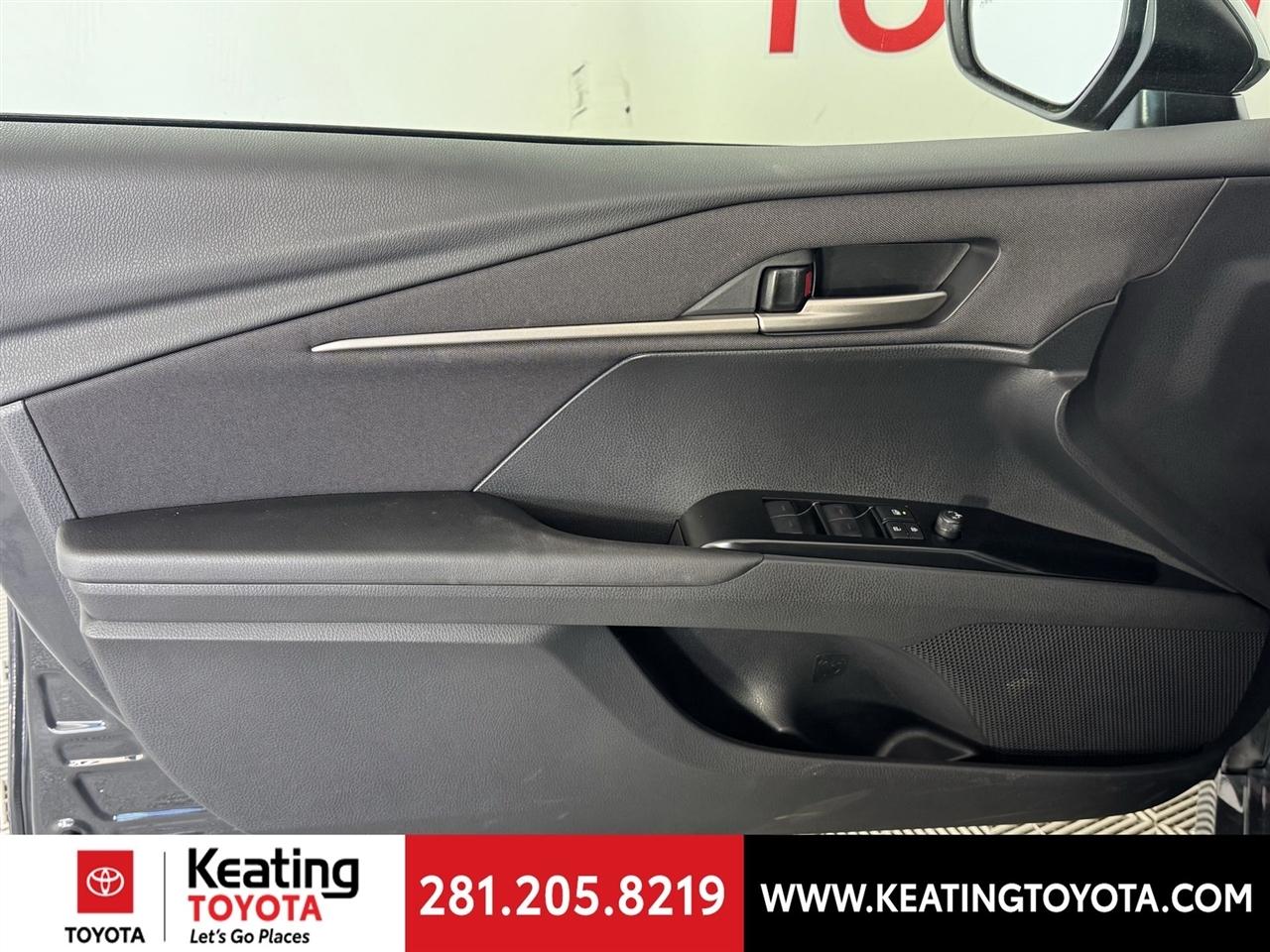 Toyota Camry Hybrid XLE 2026