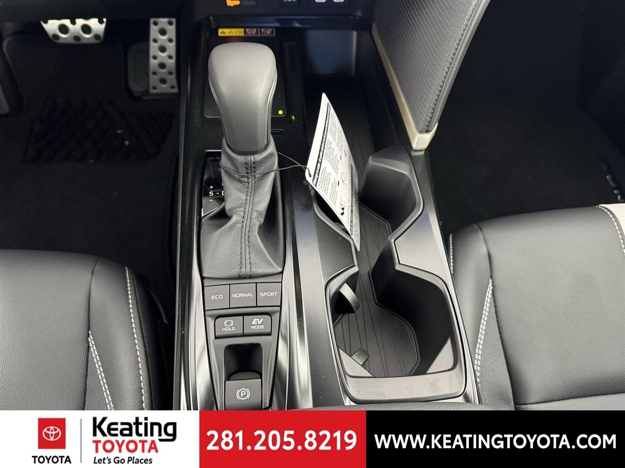 Toyota Camry Hybrid XLE 2026