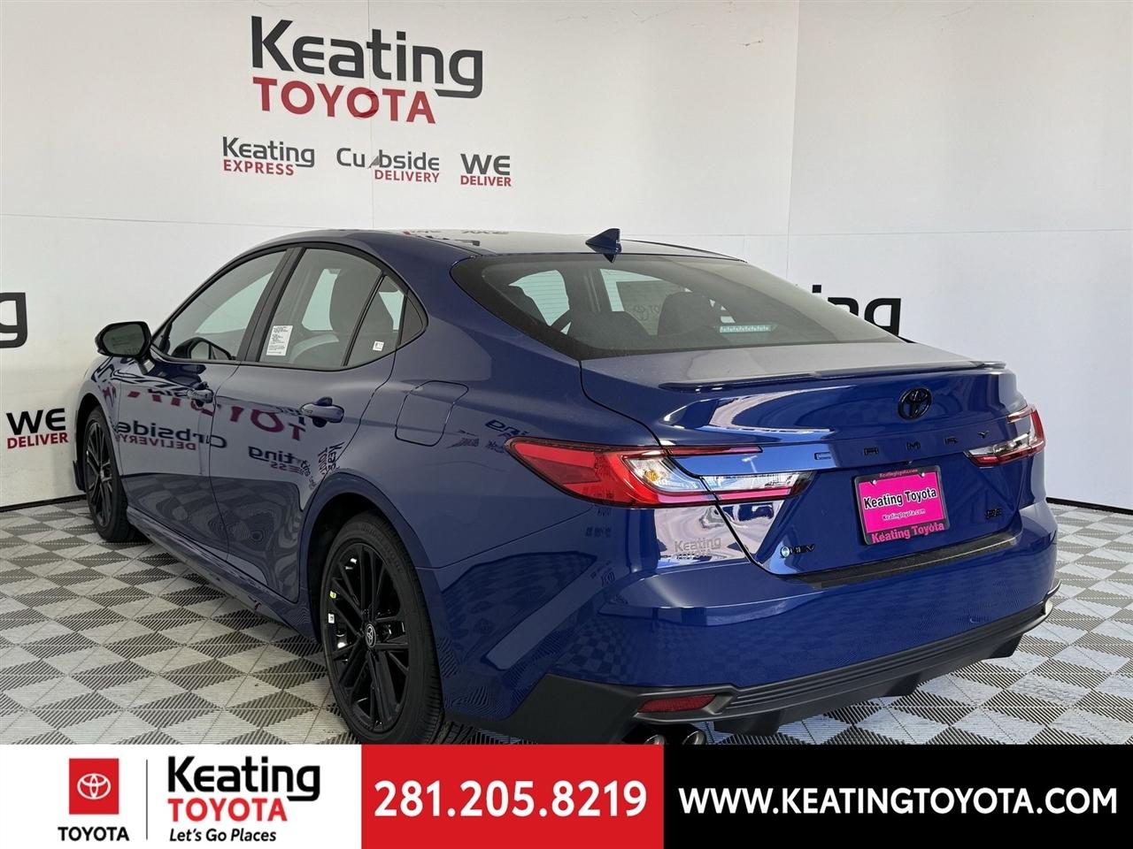 Toyota Camry Hybrid XLE 2026