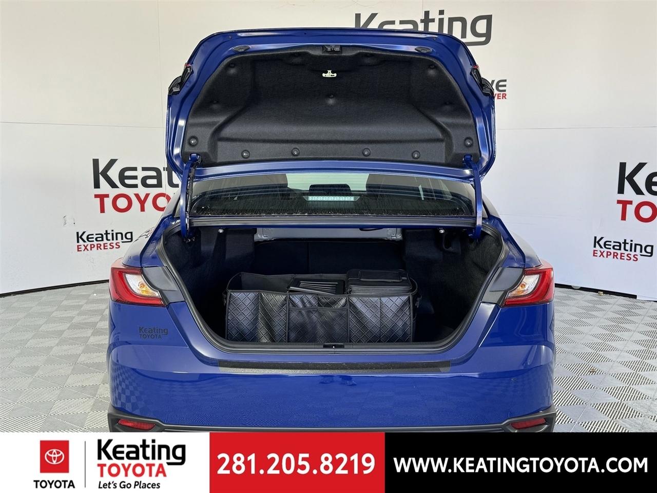 Toyota Camry Hybrid XLE 2026