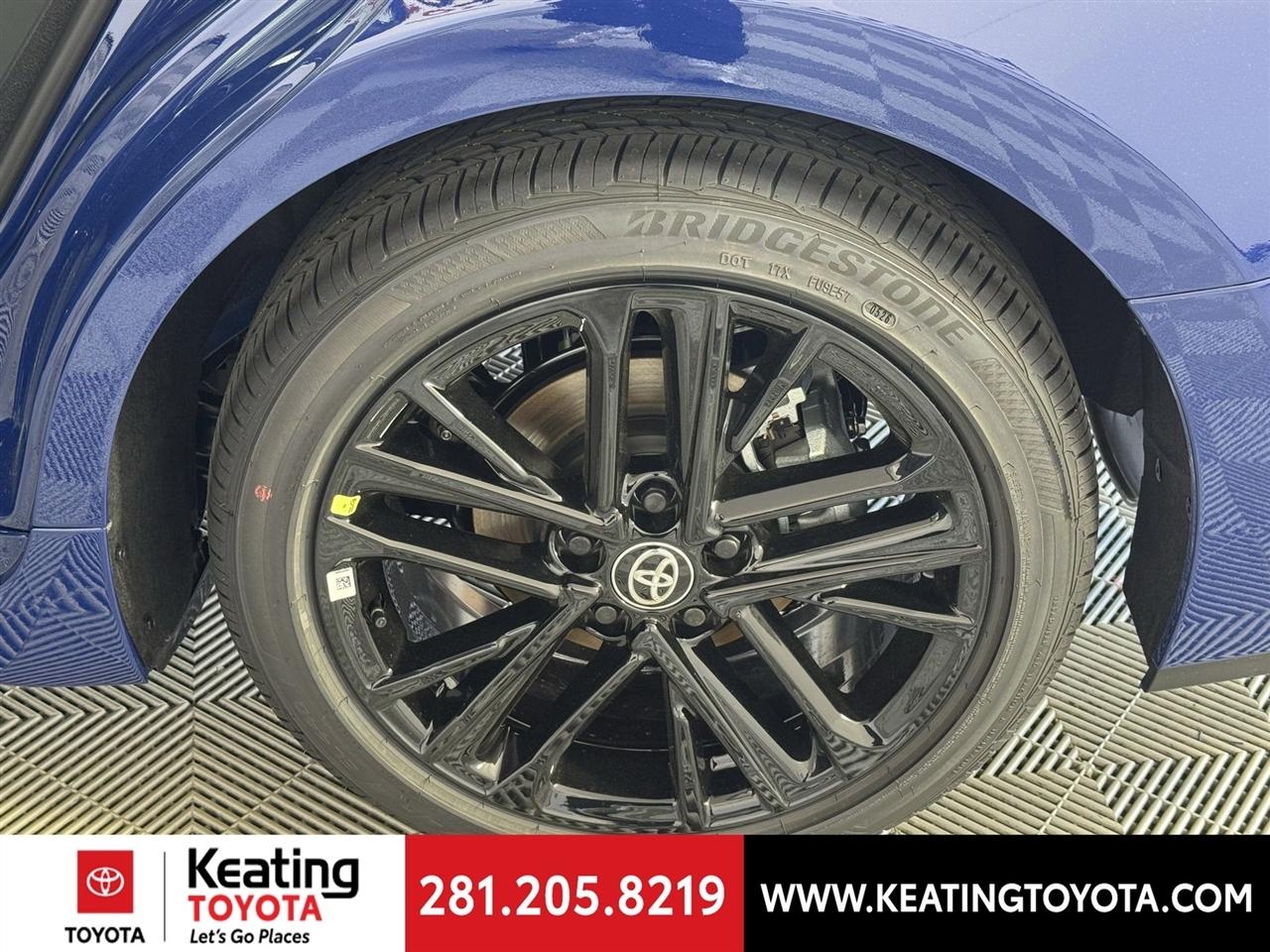 Toyota Camry Hybrid XLE 2026