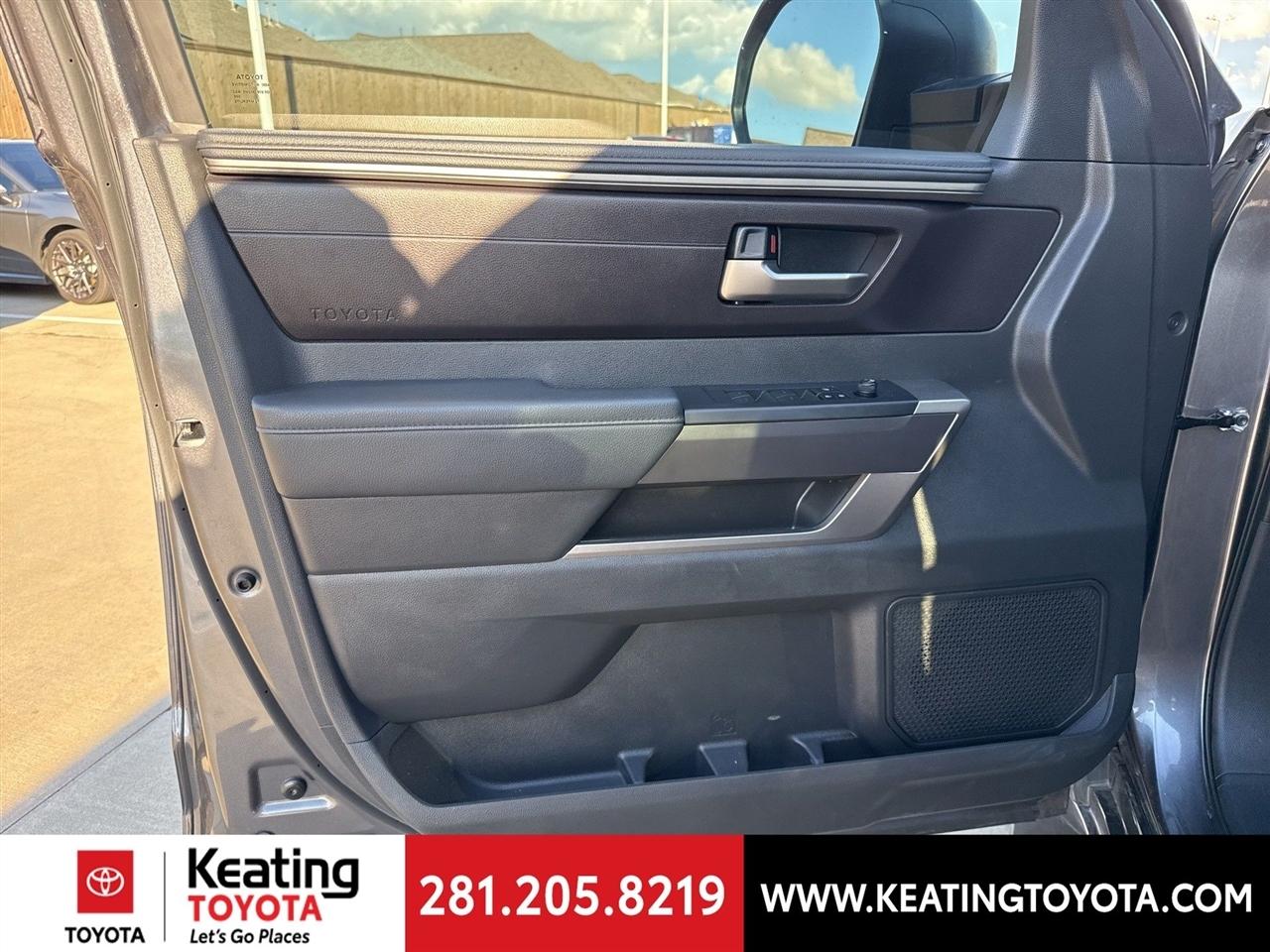 Toyota Tundra SR5 CrewMax 4WD 2025