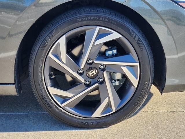 Hyundai Elantra Limited 2025