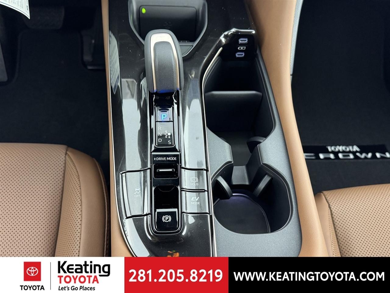 Toyota Crown Signia XLE 2026