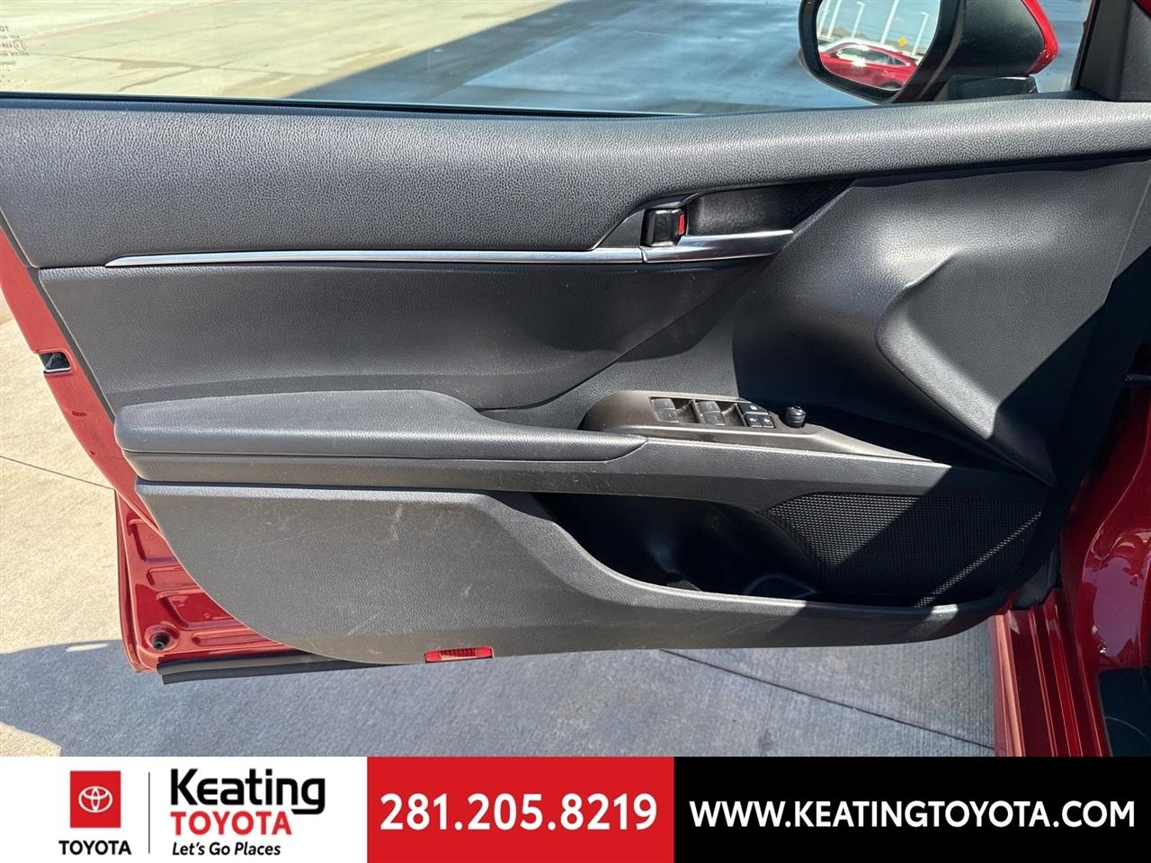 Toyota Camry SE 2021