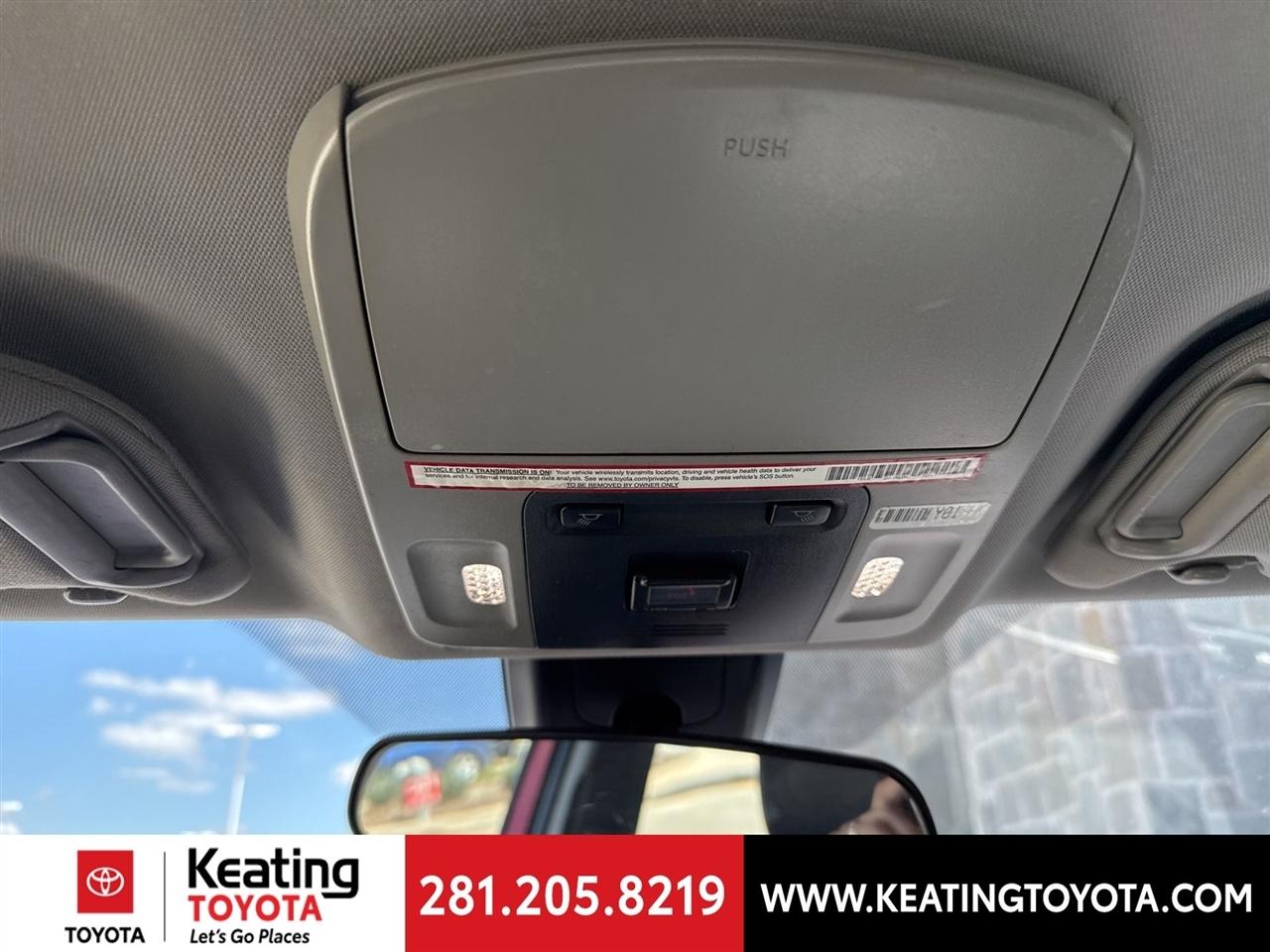 Toyota Camry SE 2021