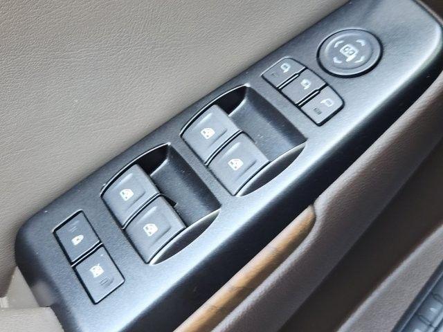 GMC Yukon XL Denali 4WD 2019