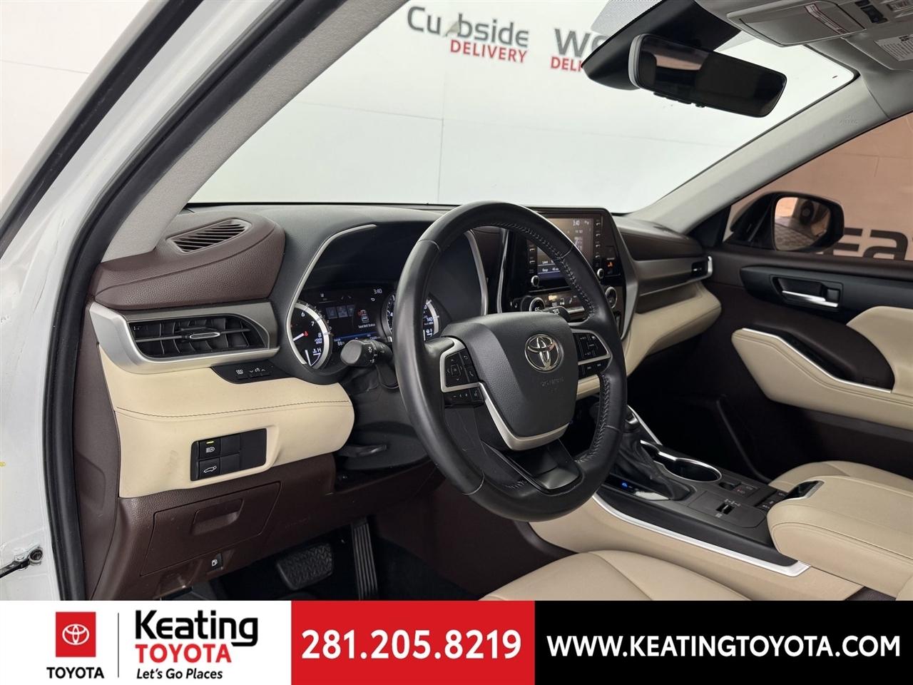 Toyota Highlander XLE FWD V6 2022