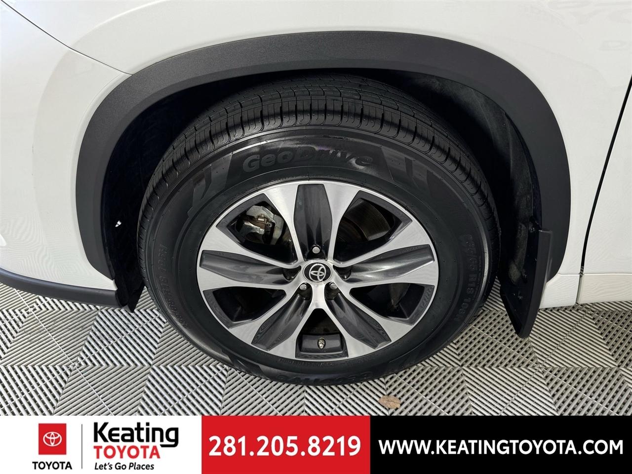 Toyota Highlander XLE FWD V6 2022