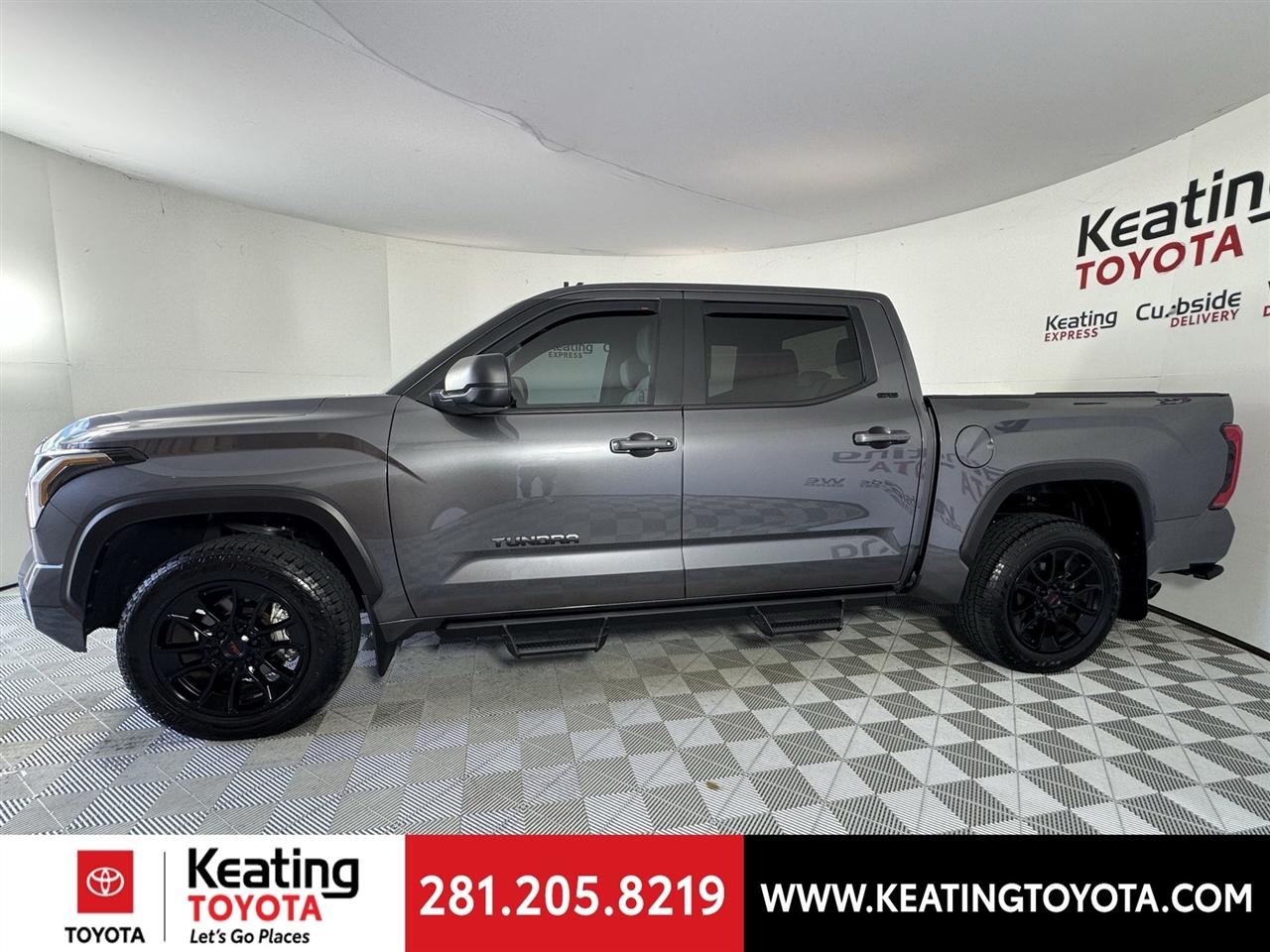 Toyota Tundra SR5 CrewMax 4WD 2025