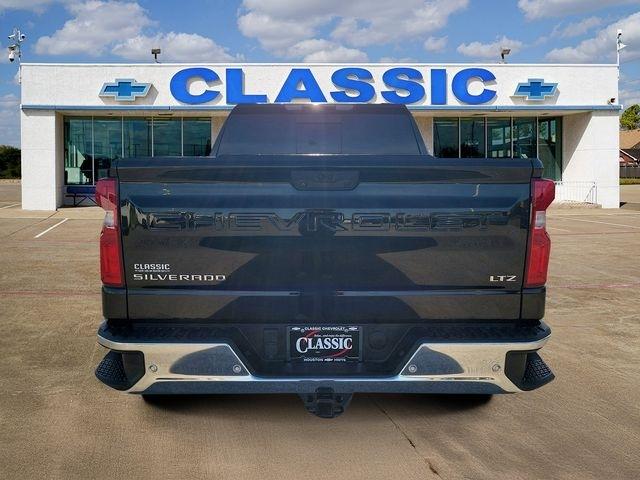 Chevrolet Silverado 1500 LTZ Crew Cab 2WD 2022