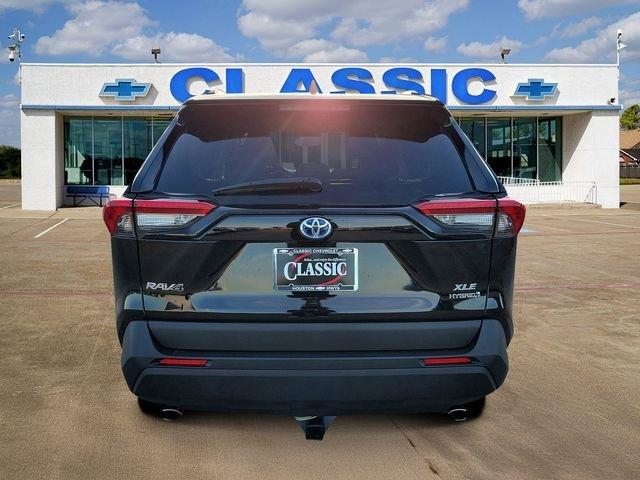 Toyota RAV4 Hybrid XLE 2021