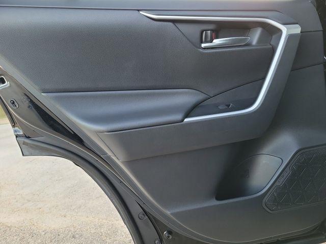 Toyota RAV4 Hybrid XLE 2021