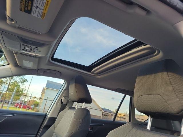 Toyota RAV4 Hybrid XLE 2021